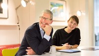 Dengan posisi pentingnya di Apple, jumlah kekayaan Tim Cook pastilah tak main-main. Tapi pada Maret 2015, Tim mengatakan akan menyumbangkan seluruh kekayaannya untuk kegiatan amal. Foto: twitter @tim_cook