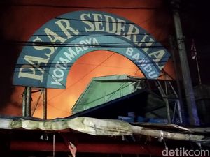 Api Ludeskan 2 Los Pedagang Pasar Sederhana Bandung