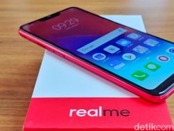 Unboxing Realme 2, Pendatang Baru yang Coba Usik Xiaomi