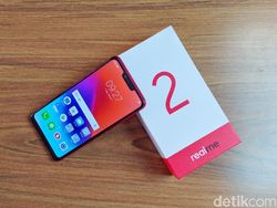 Unboxing Realme 2, Pendatang Baru yang Coba Usik Xiaomi
