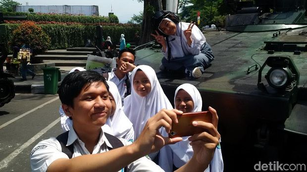 Ayo ke Pameran TNI, Banyak Tank Mejeng di Gedung Sate
