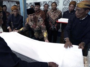 Melihat Tradisi Buka Luwur Makam di Lereng Merbabu Boyolali