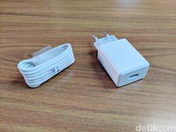 Unboxing Realme 2, Pendatang Baru yang Coba Usik Xiaomi