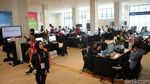 Melihat Kesibukan Ruang Main Press Center Asian Para Games