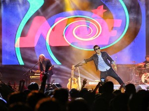 Tutup Synchronize Fest Hari Pertama, Naif Ajak Heningkan Cipta untuk Palu