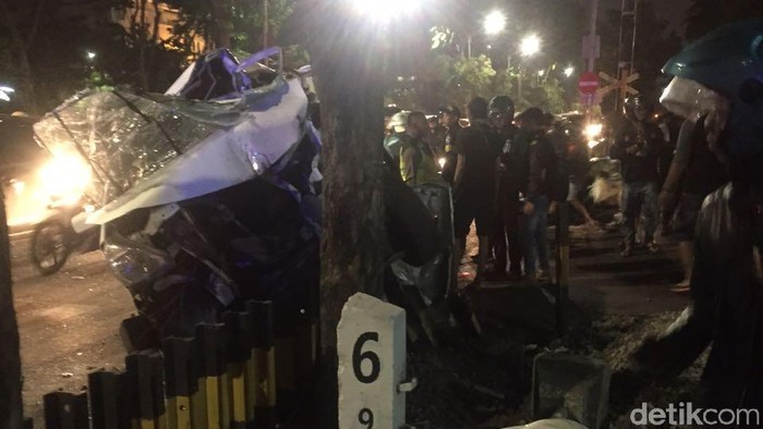 Ini Penjelasan Daop 8 Soal Dua Kendaraan Terseret Mutiara Timur