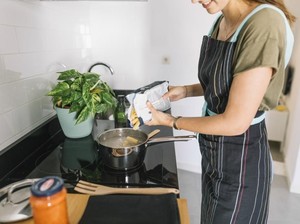 Masak Lebih Mudah, Sehat, dan Hemat dengan 5 Jenis Panci Ini