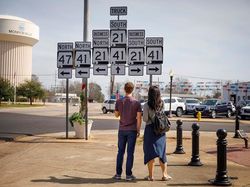 Gaya Apa Adanya Istri Zuckerberg yang Bikin Heran
