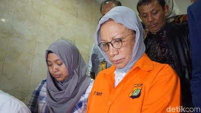 Foto: Ratna Sarumpaet dari Berbohong Hingga Ditahan Polisi