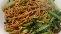 Simpel banget, yakisoba alias mie goreng Jepang, cukup paki paduan sayuran. Foto : Instagram @haryu55555haryu