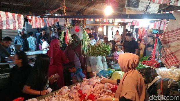 Pasca Kebakaran, Sebagian Pedagang Pasar Sederhana Masih Berjualan