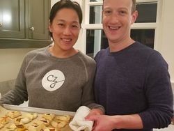 Gaya Apa Adanya Istri Zuckerberg yang Bikin Heran