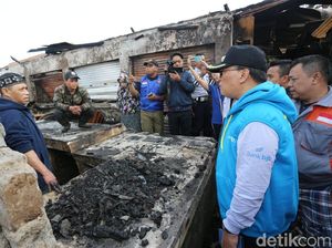 Oded Tinjau Lokasi Kebakaran Pasar Sederhana Selama Satu Jam
