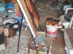 Pose Manusia Gua dan Turis Cantik yang Kagetkan Netizen