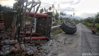 Masjid tersebut rusak akibat gempa 7,4 magnitudo pada Jumat (28/9) lalu.