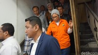 Ratna Sarumpaet resmi ditahan Polda Metro Jaya sebagai tersangka kasus dugaan penyebaran berita bohong untuk keonaran. (Foto: Kanavino Ahmad Rizqo/detikcom)
