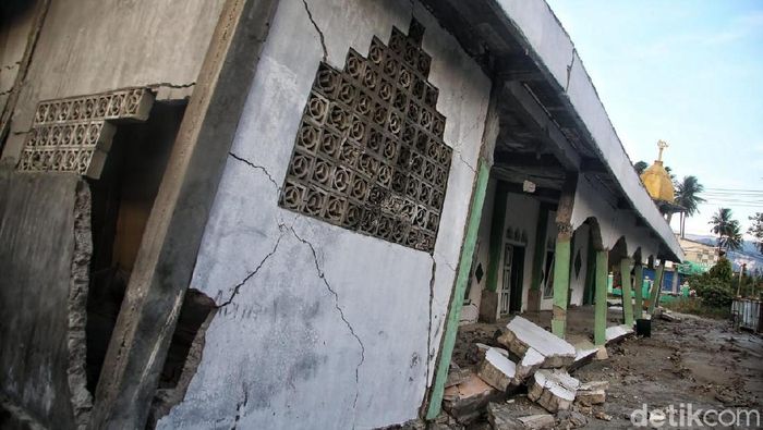 Masjid Al-Falah dan Al-Aswad Rusak Akibat Gempa di Palu (Foto: Pradita Utama) Masjid Al-Falah dan Al-Aswad Rusak Akibat Gempa di Palu (Foto: Pradita Utama)