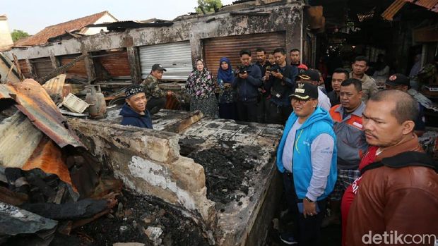 Mang Oded Tinjau Lokasi Kebakaran Pasar Sederhana