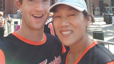 Gaya Apa Adanya Istri Zuckerberg yang Bikin Heran