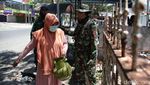 TNI Jaga Bantuan untuk Korban Gempa Sulteng