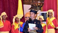 Prosesi penganugerahan berlangsung dengan upacara adat di Istana Maimun, Minggu (7/10/2018). 