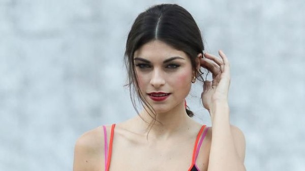 Seksinya Model Lingerie Penakluk Hati 2 Pebalap, Rossi dan Alonso