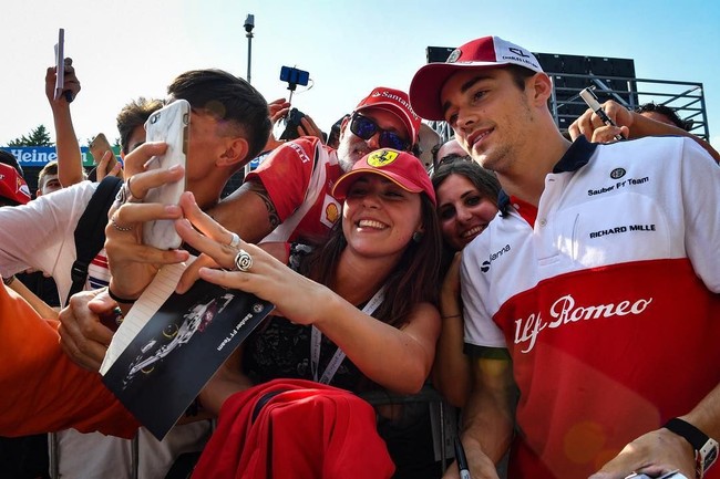 Ketampanan yang dimilikinya ini pun membuat banyak netizen terutama wanita kagum padanya. Foto: dok. Instagram (@@charles_leclerc)