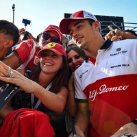 Ketampanan yang dimilikinya ini pun membuat banyak netizen terutama wanita kagum padanya. Foto: dok. Instagram (@@charles_leclerc)