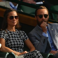Kini James menjadi pegawai di hotel tersebut yang bertugas untuk melayani tamu untuk berjalan-jalan. Sebelumnya James termasuk pengusaha yang cukup sukses.  Foto: Dok. Getty Images