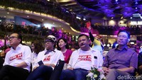 Tantowi Yahya, Retno Marsudi, dan CEO Lippo Group James Riady menyaksikan konser amal Gala Dana 100 Biduan, 100 Hits untuk Palu, Donggala Sulteng. Istimewa/Lippo Mall Kemang.