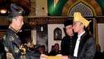 Momen Jokowi Dianugerahi Gelar Bangsawan Tertinggi Kesultanan Deli
