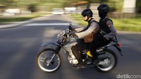 Polisi bermotor dikerahkan untuk mengamankan kawasan tersebut.