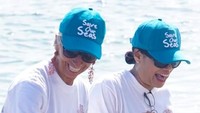 Sri Mulyani dan Christine Lagarde menanam terumbu karang di kawasan Nusa Dua, Bali. Istimewa/Bank Indonesia.