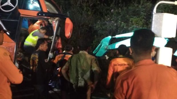 Proses evakuasi korban