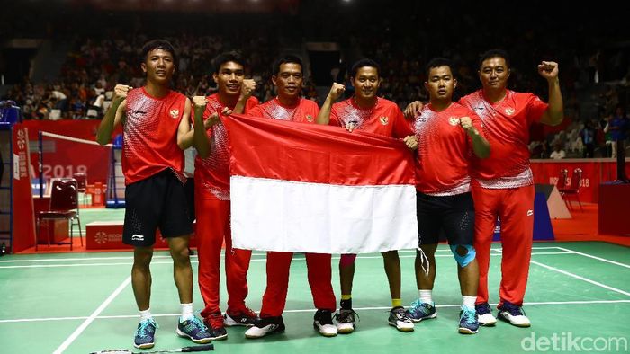 Bulutangksi beregu putra persemabhkan emas pertama untuk Indonesia di Asian Para Games 2018. (Agung Pambudhy/detikSport) Bulutangksi beregu putra persemabhkan emas pertama untuk Indonesia di Asian Para Games 2018. (Agung Pambudhy/detikSport)