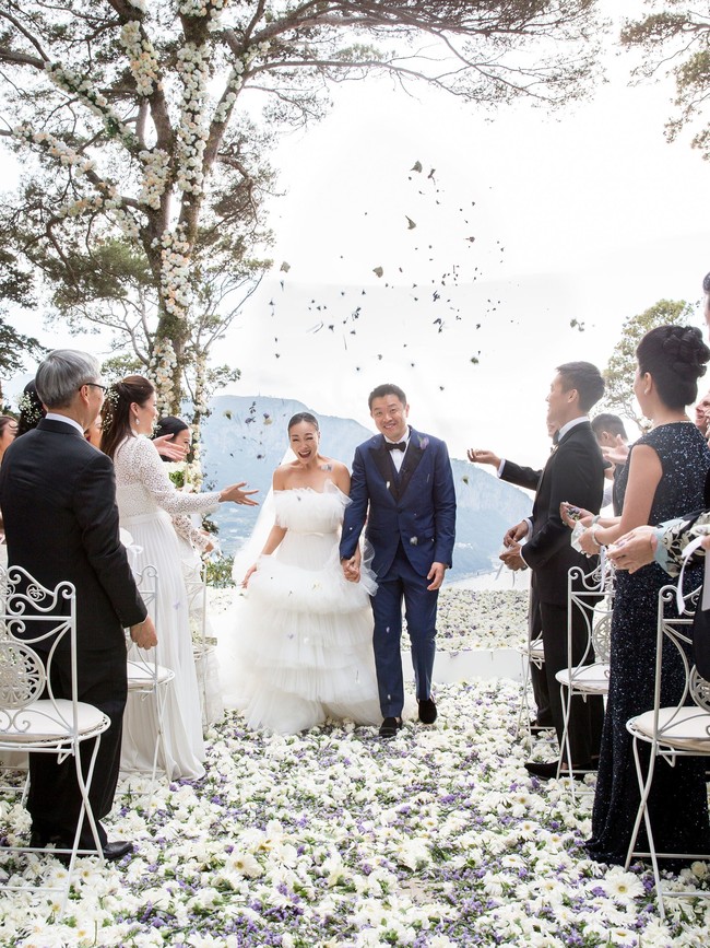Sosialita cantik itu dinikahi oleh banker Lincoln Li di villa Lysis di pulau Capri. Kabarnya tempat tersebut tidak diizinkan untuk melakukan pernikahan. Namun Fei menjadi orang kedua yang berhasil melakukan pernikahan di sana.