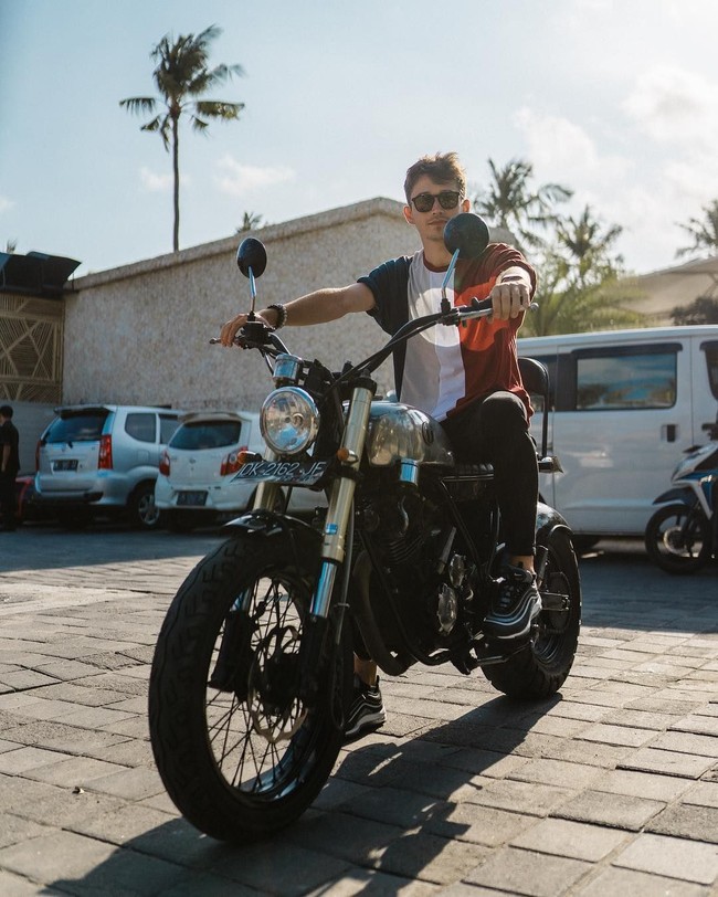 Leclerc kerap membagikan berbagai aktivitas balapannya di media sosial. Foto: dok. Instagram (@@charles_leclerc)