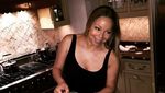 Pesona Diva Mariah Carey, Saat Masak Lasagna hingga Makan Bareng Kekasih