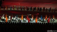 Defile para atlet penyandang disabilitas dari berbagai negara.