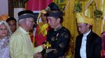Momen Jokowi Dianugerahi Gelar Bangsawan Tertinggi Kesultanan Deli