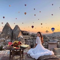 Dari Liburan ke Turki, tak lama Fei berada di Paris kemudian melancong ke Jepang. Fei menunjukkan definisi orang tajir yang hartanya tak habis-habis.  Foto: dok. Instagram (xoxofei)