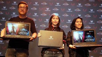 Gaming Series Product Manager Acer Indonesia Andreas Lesmana, Business Development Manager AMD Indonesia Armawati Cen dan Consumers Products Head of Acer Indonesia Theresia Hanydawati saat menunjukkan laptop predator Helios 500 dengan prosesor AMD Ryzen, di Jakarta, Jumat (05/10/2018).