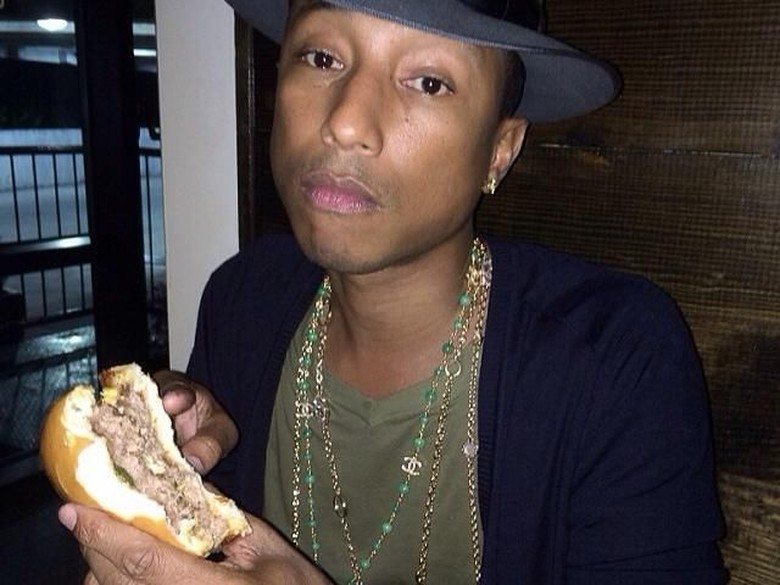 Gara-gara Ini Pharrell Williams Bakal Tuntut Donald Trump Gara-gara Ini Pharrell Williams Bakal Tuntut Donald Trump