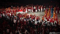 Sebelumnya, terdapat parade miniatur rumah ibadah dan rumah adat yang mengawali upacara pembukaan itu.  