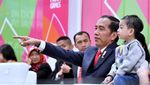 Tingkah Gemas Jan Ethes Temani Jokowi di Opening Asian Para Games
