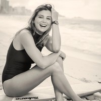 Menurut Guinness Book of World Records, Maya juga mendapatkan penghargaan Women’s XXL Biggest Wave Award. Foto: dok. Instagram Maya Gabeira