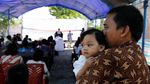 Tangis Warga Sigi Saat Hadiri Ibadat di Tenda Darurat