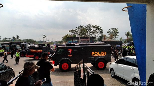 Pemain dan official Persebaya dibawa Rantis/