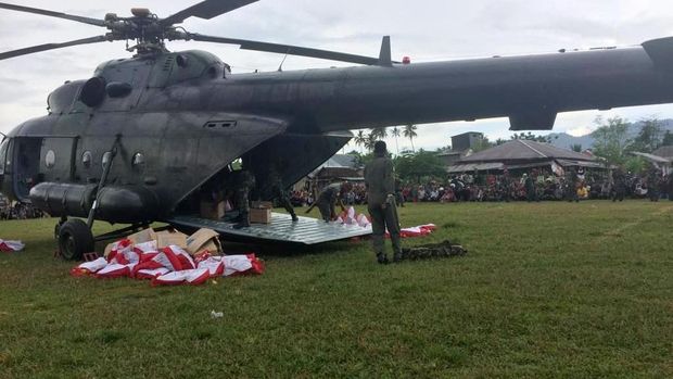 Helikopter jenis MI-17 dikerahkan untuk mengangkut bantuan untuk korban gempa di Donggala, Sulawesi Tengah. Helikopter itu milik Skadron 31/Serbu Penerbad TNI AD.