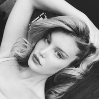 Berkat wajah mirip Gigi, model 25 tahun ini juga mulai bersinar di industri mode. Iza mendapatkan pekerjaan besar pertamanya menjadi model untuk pakaian renang Alpine Butterfly. (Foto: dok. Instagram)